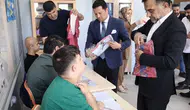 Veysi Duyan özel öğrencilere forma dağıttı