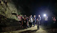 Kozan'da 100 metrelik uçuruma yuvarlanan sürücüyü ekipler kurtardı