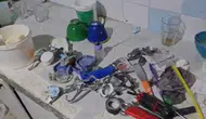 Reyhanlı'da merdiven altı diş protezi üretenlere polis baskını