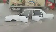 Denizli'yi vuran sağanak trafik felç etti