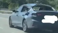Eskişehir trafiğinde hurdaya dönmüş araç şaşkınlık yarattı