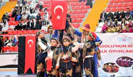 Kars’ta dokuz yüz öğrenci Anadolu kültürünü sahnede yaşattı