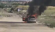 Diyarbakırda seyir halindeki otomobil bir anda yanmaya başladı