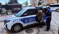 Kocaeli Zabıtası sahada hem hastaları hem eşyaları buluyor