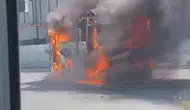 Arnavutköy yolunda servis minibüsü kül oldu