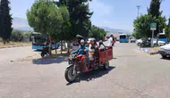 Manisalılar yeni mezarlık projesini traktörlerle protesto etti