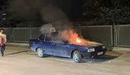 Erbaa'da park halindeki otomobil alevlere teslim oldu