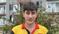 Sürmene'de boruya sıkışan yavru kedi iki arkadaşın çabasıyla kurtuldu