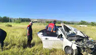 Çorum'da direksiyon hakimiyetini kaybeden sürücü şarampole uçtu