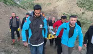 Yüksekova dağlarında mahsur kalan köylüyü ekipler kurtardı