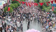 Isparta gül mevsimini dev kortejle kutladı