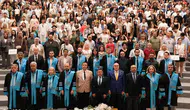 Balıkesir Meslek Yüksekokulu öğrencileri kep atarak mezun oldu