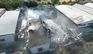 Denizli'de kauçuk fabrikasını küle çeviren yangın söndürüldü