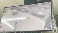Diyarbakırda yolda bulunan altın bileklik kameraya takıldı