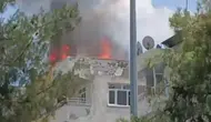 Bağlar'da apartman çatısında korkutan yangın
