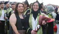Aynı üniversitede okuyan anne kızın okul gururu