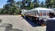 Balıkesir yolunda otomobil tıra çarptı 4 kişi yaralandı
