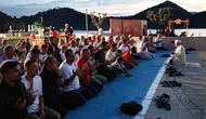 Marmaris sahili milli maç için sabahın ilk ışıklarıyla doldu