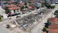 Düzce’de tehlike saçan eski yapılar birer birer yıkılıyor