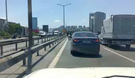 TEM Otoyolu'nda kurye düştü paralar yola saçıldı
