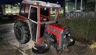 Samsun’da kontrolden çıkan traktör kaldırıma daldı