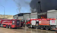 Gaziantep Organize Sanayi Bölgesi’nde tekstil fabrikası alevlere teslim oldu