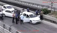 Osmaniye'de cezaevi önünde silahlı saldırı ve araç gaspı kamerada