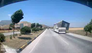 Hatay'da şiddetli rüzgar seyir halindeki tırı yoldan çıkardı