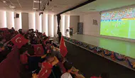 Vanlı gençler sabah namazı sonrası milli maçı dev ekranda izledi