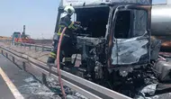 Mardin Derik yolunda seyir halindeki tır küle döndü