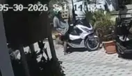 Akyaka'da anahtarı üzerinde unutulan motosiklet dakikalar içinde çalındı