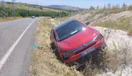 Adıyaman Besni yolunda otomobil şarampole uçtu