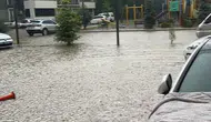 Bursa aniden bastıran dolu ve sağanakla beyaza büründü