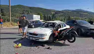 Söke'de kavşak kazası Motosiklet otomobile saplandı