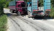 Manisa Gördes yolunda kamyonlar kafa kafaya çarpıştı