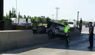Tuzla’da gişe kazası Genç sürücü beton bariyere çarparak can verdi