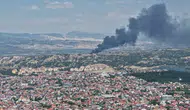 Denizli’de kauçuk deposu alevlere teslim oldu