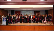 İnönü’de öğrenciler İngilizce sahneyle mezun oldu