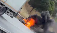 TEM Otoyolu'nda seyir halindeki motosiklet alevlere teslim oldu