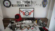 Bozüyük’te metruk binayı soymaya çalışan iki kişi yakalandı