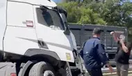 Karacabey yolunda tır kazası trafiği kilitledi