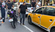 Keşan'da taksi kapısı motosikletliyi yola savurdu