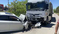 Sivas sanayisinde tır ile otomobil çarpıştı Bir ağır yaralı