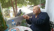İzmirli Kemal Amca bir güvercin için evinden ayrılmıyor