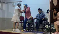 Mersinli kursiyerler İngilizce tiyatro sahnesinde devleşti