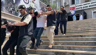 Havalimanı minibüsünün önünü kesip ziynet eşya çaldılar!