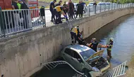 Kayseri'de korkutan kaza Otomobil bariyerleri aşıp kanala uçtu