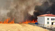Diyarbakır'da anız yangını yerleşim yerlerini tehdit etti