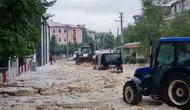 Afyon’da aniden bastıran dolu hayatı durdurdu