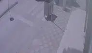 Darıca'da kontrolden çıkan otomobil karşı şeride uçtu